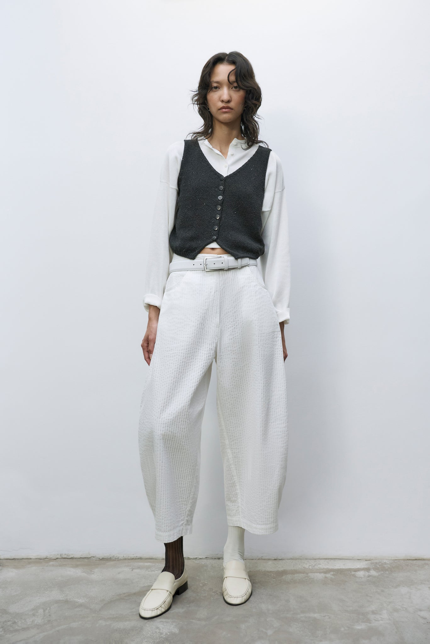 Tubular Curved Pants in White.