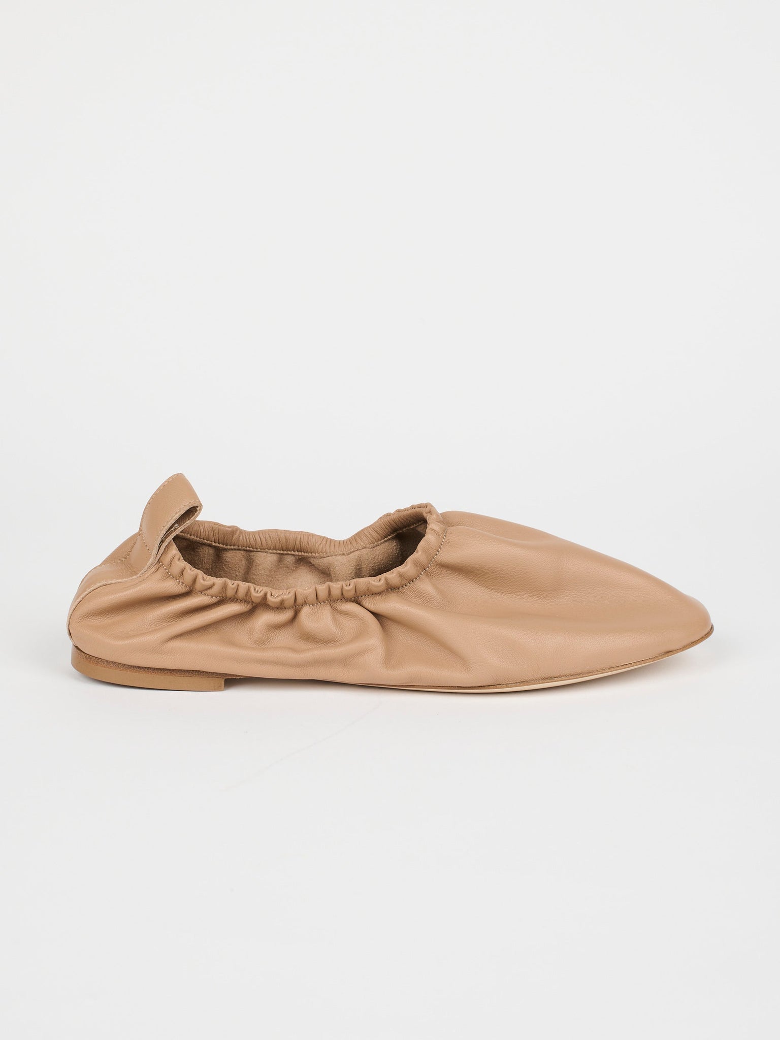 The Elastic Slipper in Dark Caramel