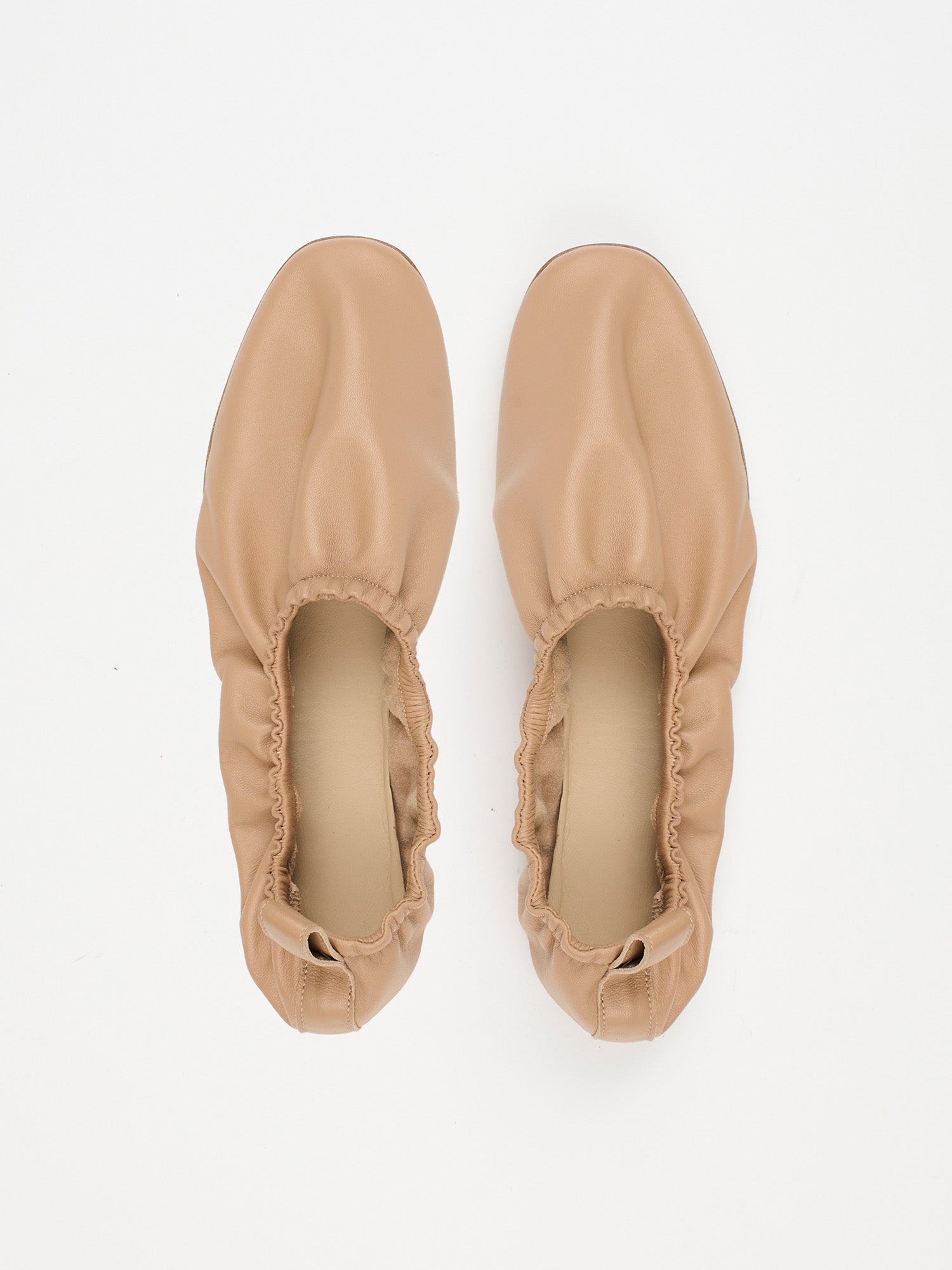 The Elastic Slipper in Dark Caramel