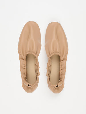 The Elastic Slipper in Dark Caramel